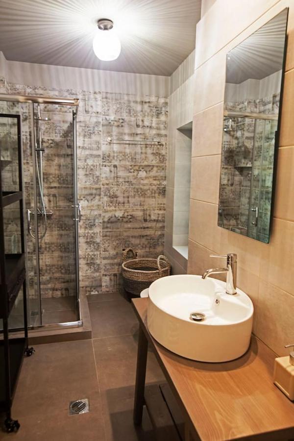 Pagrati Hilton Location Bentzi Family Suite 5 Афины Экстерьер фото